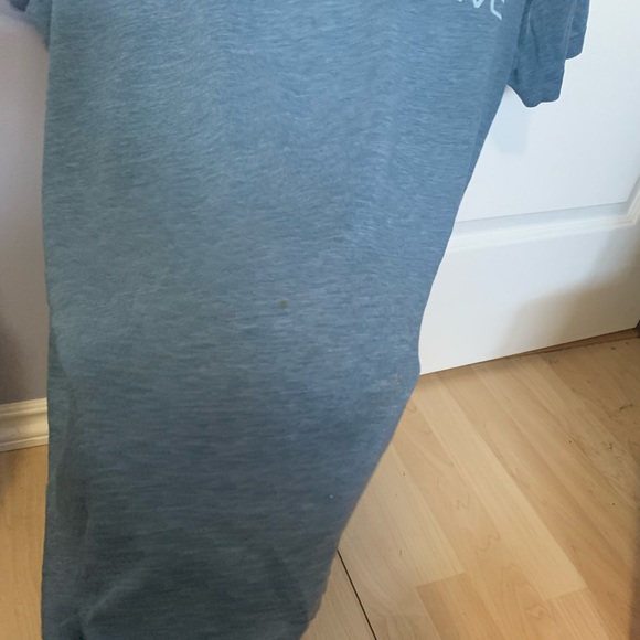 light blue RVCA t-shirt - Picture 3 of 4